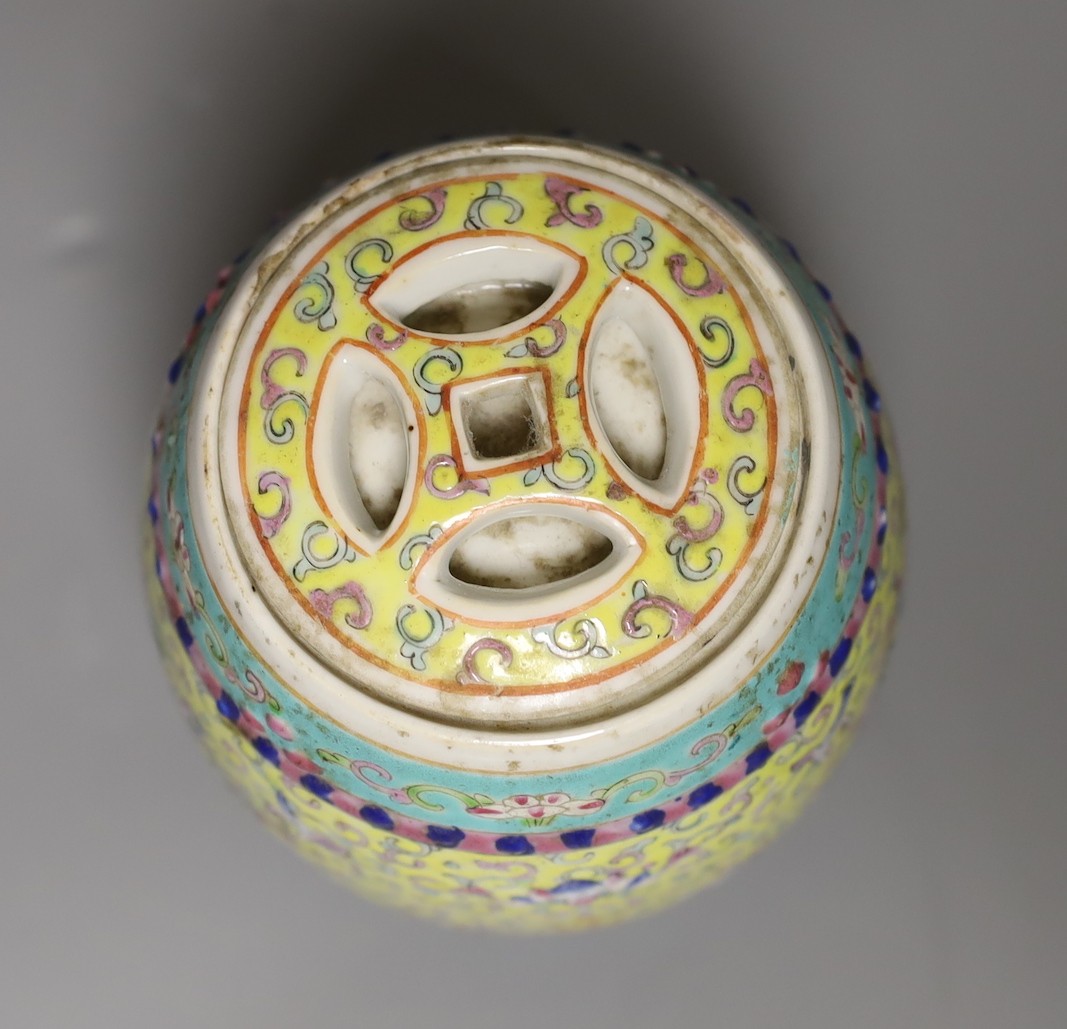 A 20th century Chinese jar and cover, 11cm